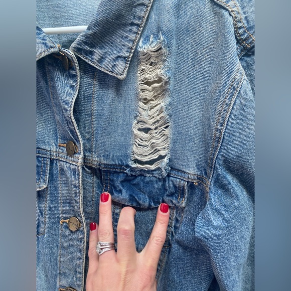 Los Angeles Distressed Denim Jacket - Picture 4 of 4